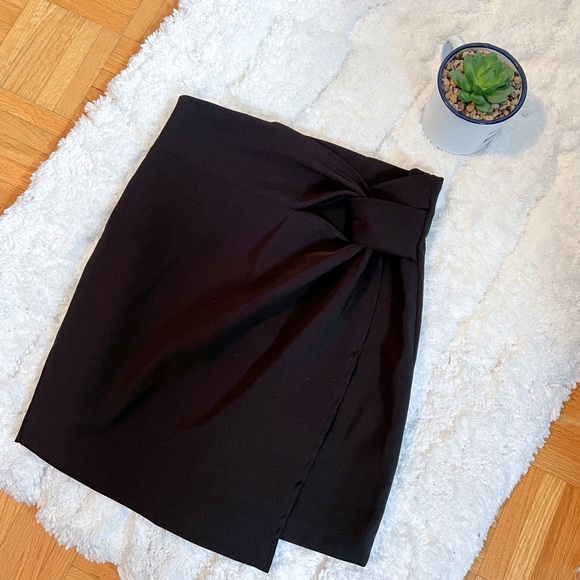 CHUU Knotted Bodycon High-Waisted Black Mini Skirt Asymmetrical - Picture 2 of 5